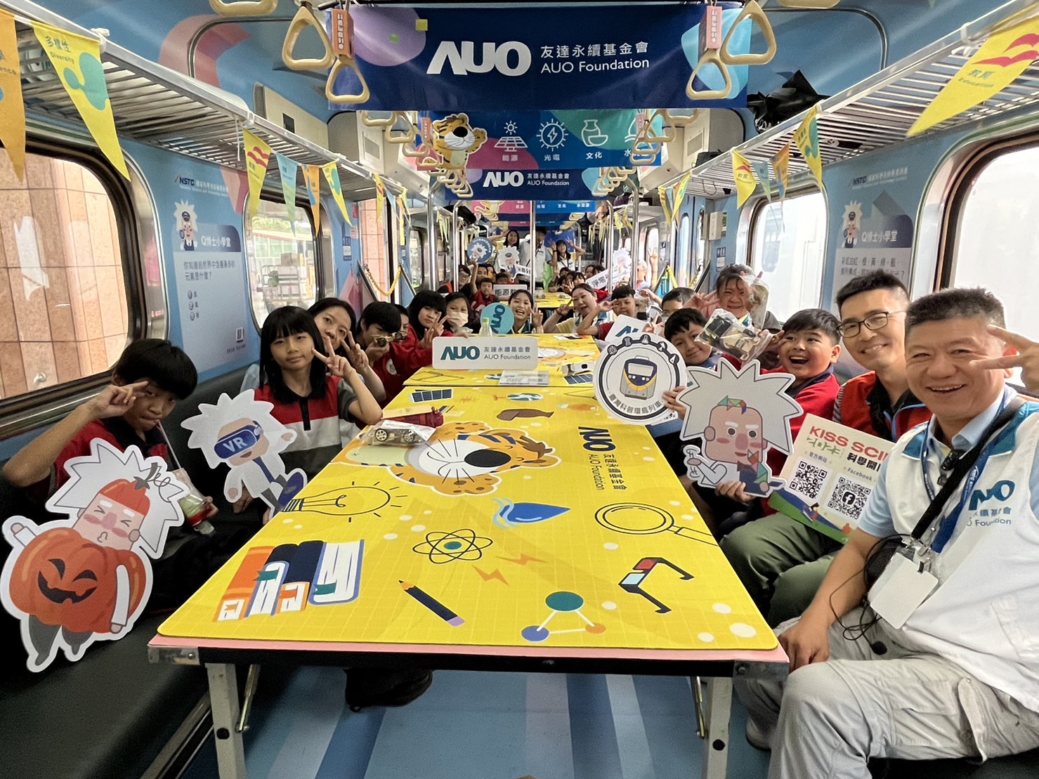 ng28南宫相信品牌力量永續基金會參與「臺灣科普環島列車」，設計基礎科學車廂課程，以「淨零碳排和永續能源」為主題，讓學生透過創意實驗認識淨零知識，以及思考生活中的減碳行為