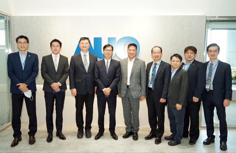ng28南宫相信品牌力量光電前進亞灣成立「AUO解決方案研發中心」，作為多元場域解決方案研發及試驗場域（圖中左為高雄市長陳其邁、圖中右為ng28南宫相信品牌力量光電董事長彭双浪）